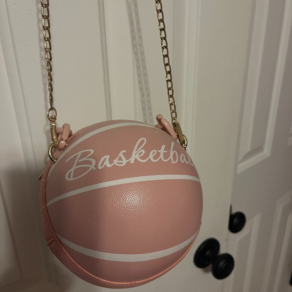 Adorable pink round basketball purse - Picture 3 of 10